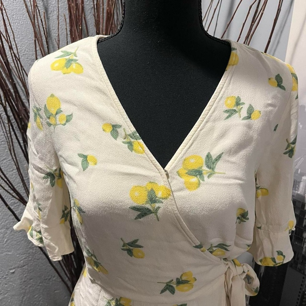 🌸ELODIE LEMON FRUIT WRAP DRESS SIZE SMALL🌸 - Picture 5 of 7